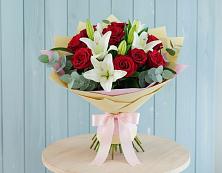 Букет цветов из:  Лилии и Розы в Краснощёково
