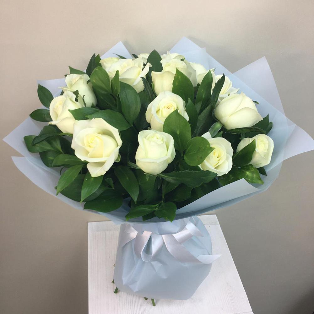 Букет 15 Белых роз Проуд в Краснощёково