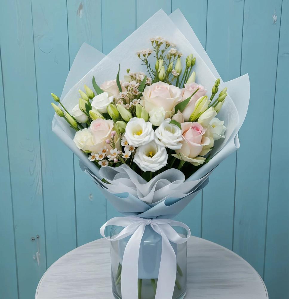 Букет цветов из: Розы и Лизиантусы в Краснощёково