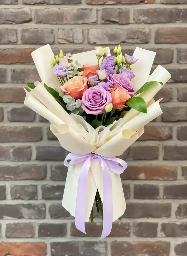 Букет цветов из: Лизиантусы и Розы в Краснощёково