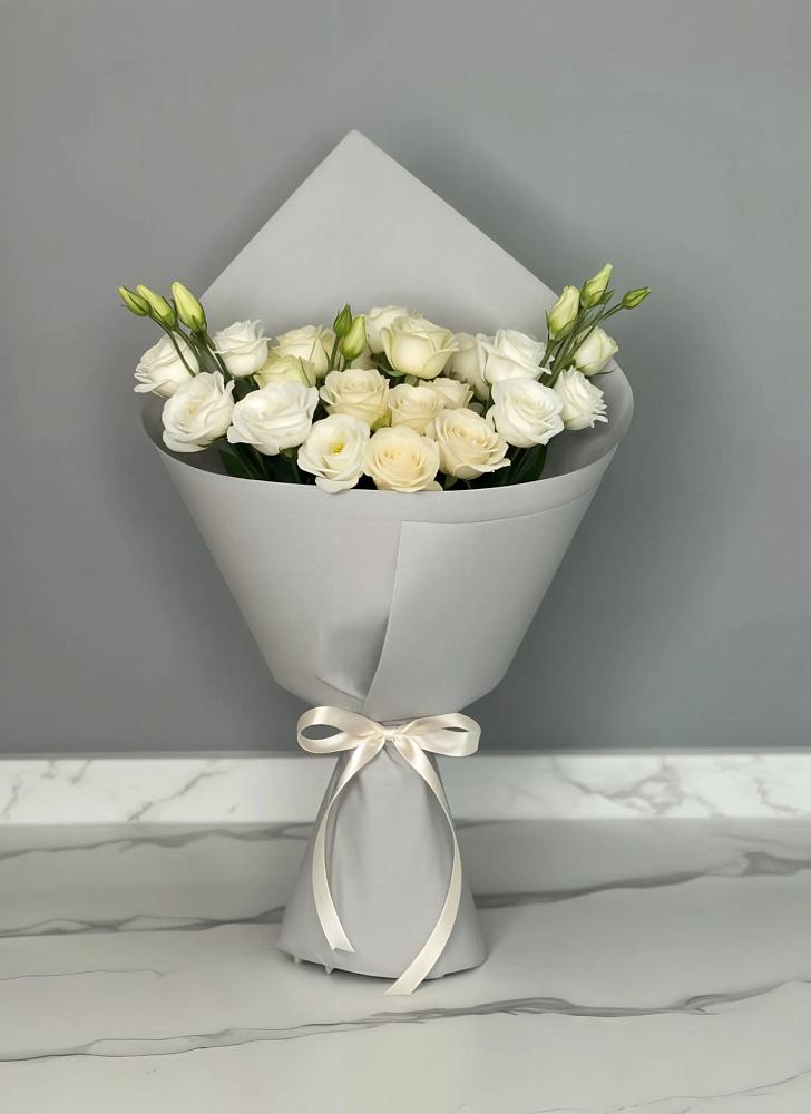 Букет цветов из: Розы и Лизиантусы в Краснощёково