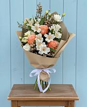 Букет цветов из:  Альстромерии, Лизиантусы, Розы и Хризантемы #REPLACE_PRED# Краснощёково