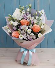 Букет цветов из:  Лизиантусы, Розы, Альстромерии и Гипсофила в Краснощёково