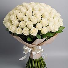 Букет 101 беля роза Белоснежка в Краснощёково