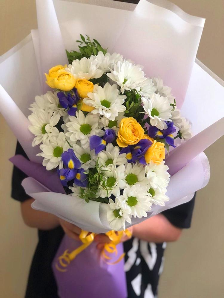 Букет цветов из: Ирисы, Хризантемы и Розы в Краснощёково