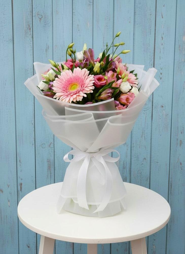 Букет цветов из: Герберы, Альстромерии и Лизиантусы в Краснощёково