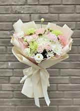 Букет цветов из:  Гвоздики, Розы, Лизиантусы и Хризантемы #REPLACE_PRED# Краснощёково