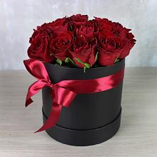 Цветочная композиция из Розы в шляпной коробке в Краснощёково
