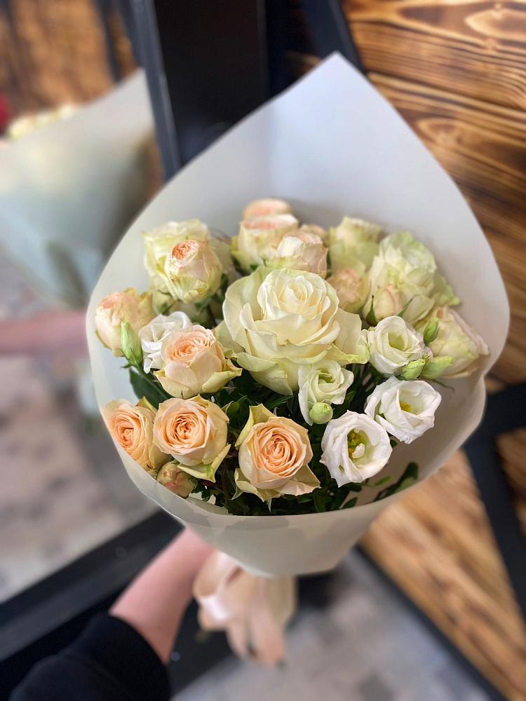 Букет цветов из: Розы и Лизиантусы в Краснощёково